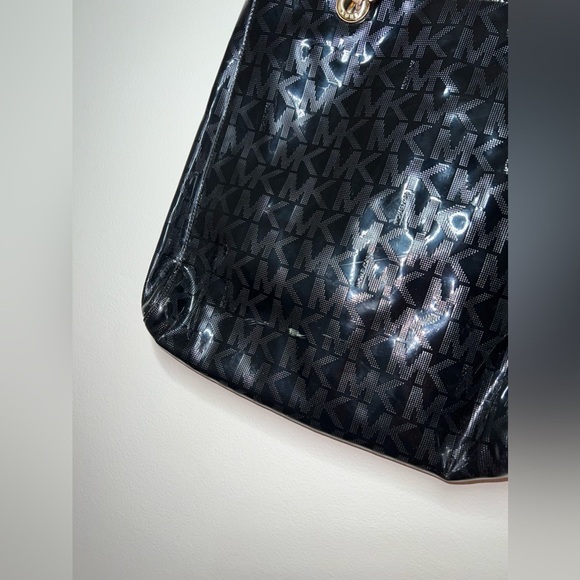 Michael Kors Black Jet Set Pocket Leather Tote Bag - Picture 9 of 11